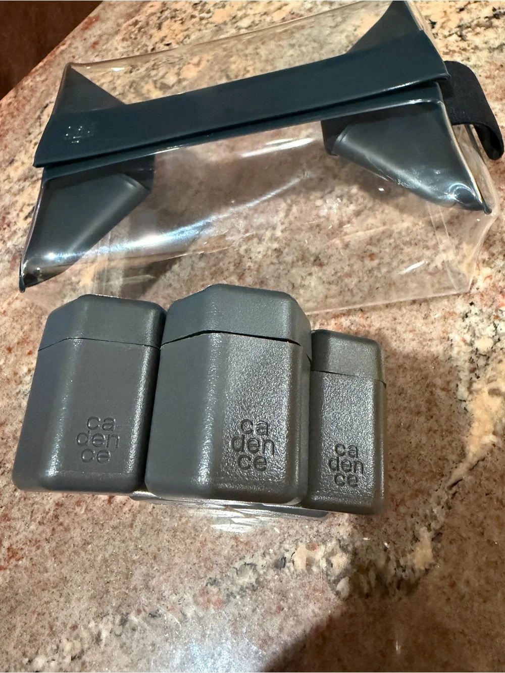 NEW Cadence Travel Bag Bundle with 6 Charcoal Medium Capsules!!